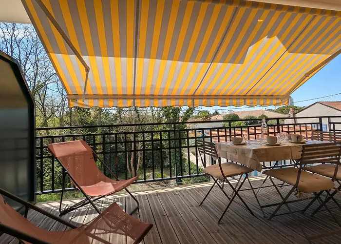 Апартаменти Beau T2 Avec Terrasse Sud, Proche Bassin, Commerces Et Activites, A - Fr-1-420-139