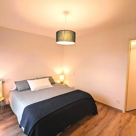 Beau T2 Avec Terrasse Sud, Proche Bassin, Commerces Et Activites, A - Fr-1-420-139 Apartament